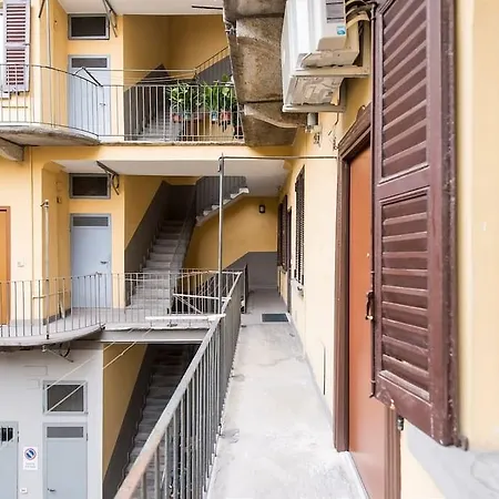 Porta Garibaldi White Flat *