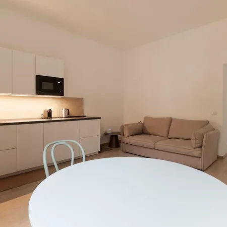 Guesthost - Porta Garibaldi White Flats Apartment Milan
